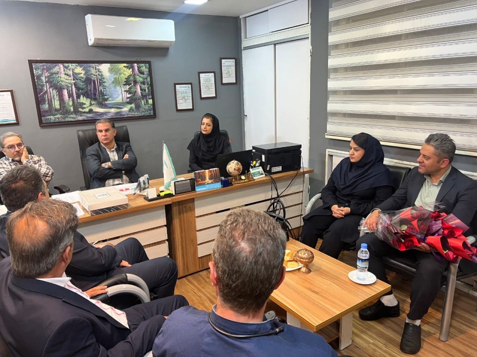 تجلیل بانک ایران زمین از کادر پرستاری بیمارستان های شیراز تجلیل بانک ایران زمین از کادر پرستاری بیمارستان های شیراز